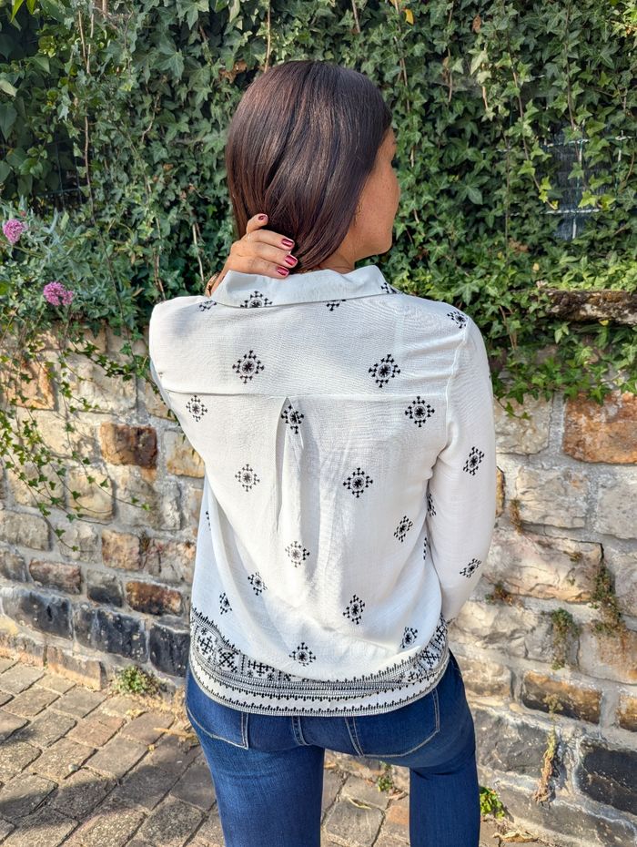 Chemise Chinon écru/noir à motifs
Taille S - photo numéro 4