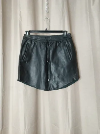 Jupe courte second female