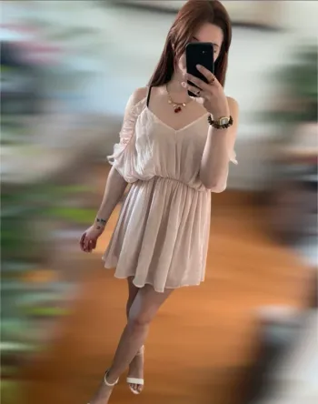 Robe rose poudré fluide épaule dénudé élégante H&M
