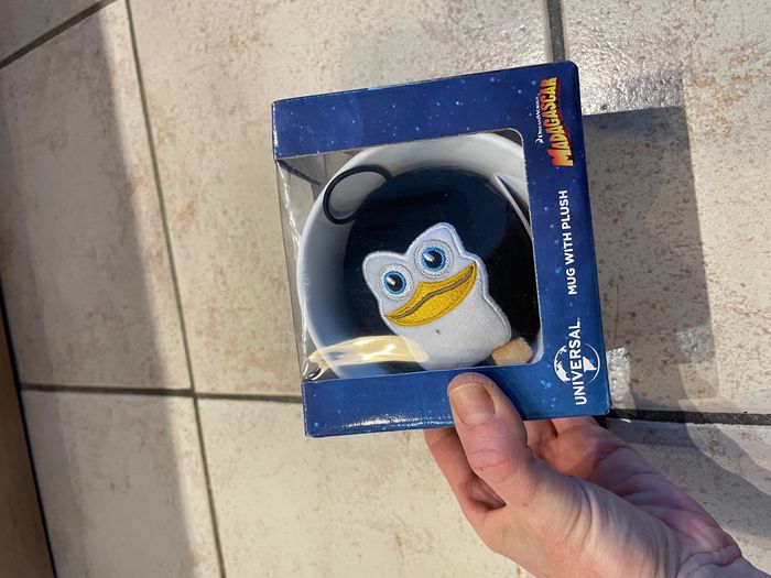 Bol et peluche Madagascar neuf - photo numéro 3