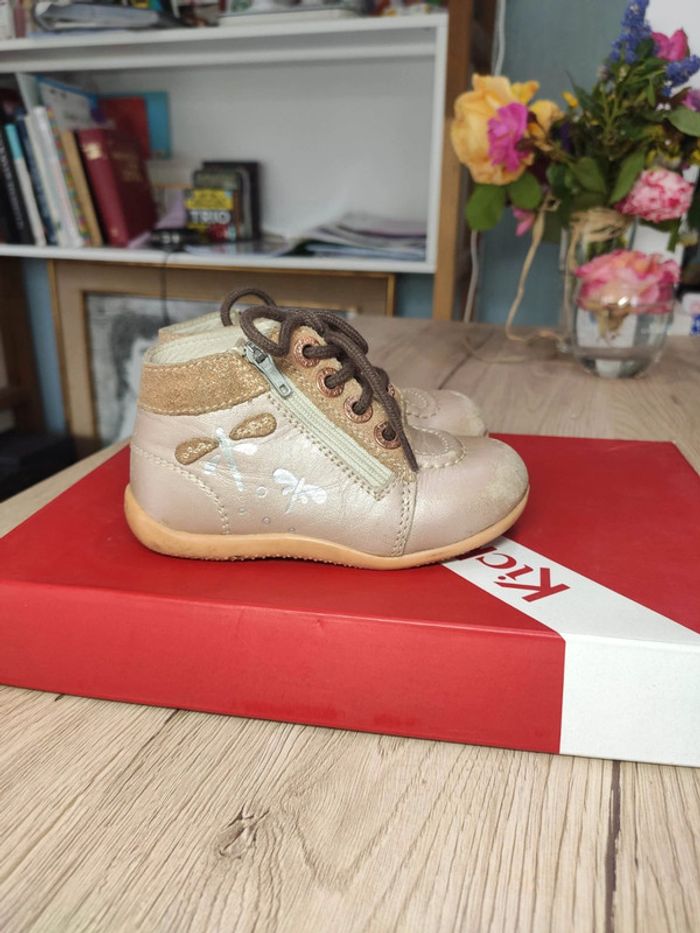 Chaussures cuir kickers rose poudré 23