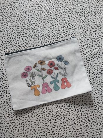 Trousse / Pochette “TATA” fleurie – Neuve