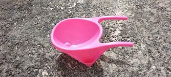 Brouette rose Action