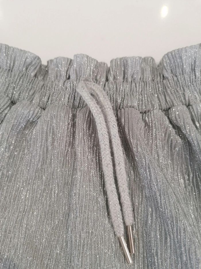 Jupe grise argenté T 5 ans 👧🏻 - photo numéro 3