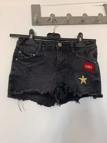 Short avec écussons 10 ans