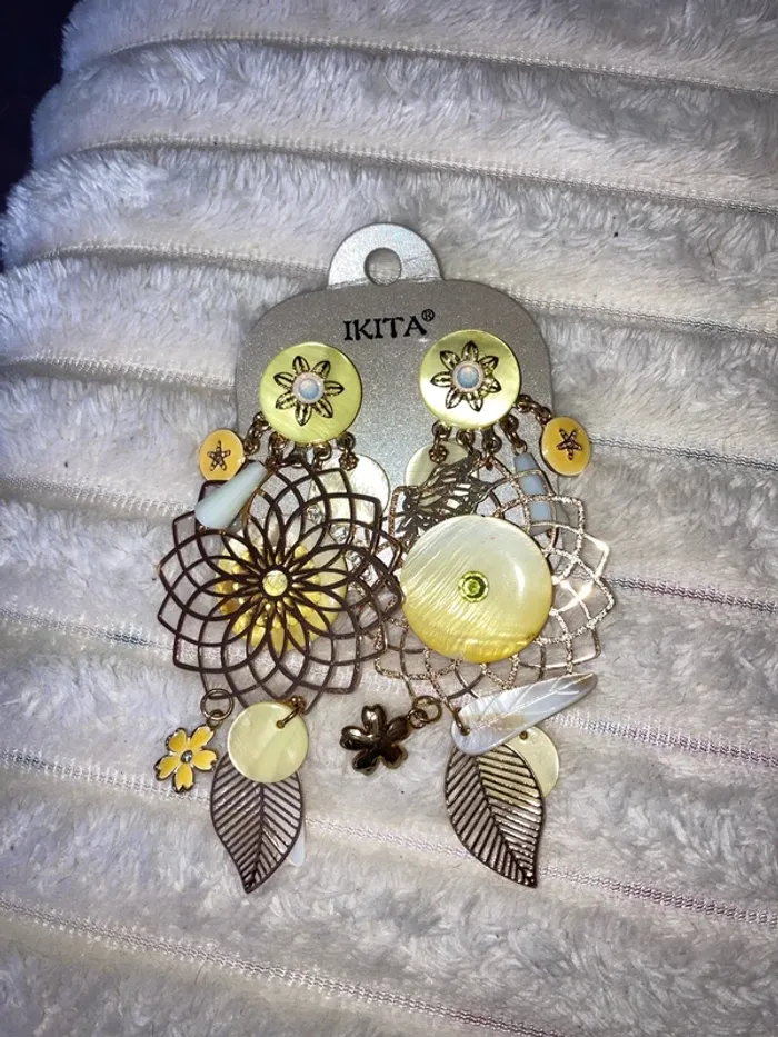 Boucles d’oreille jaune ikita