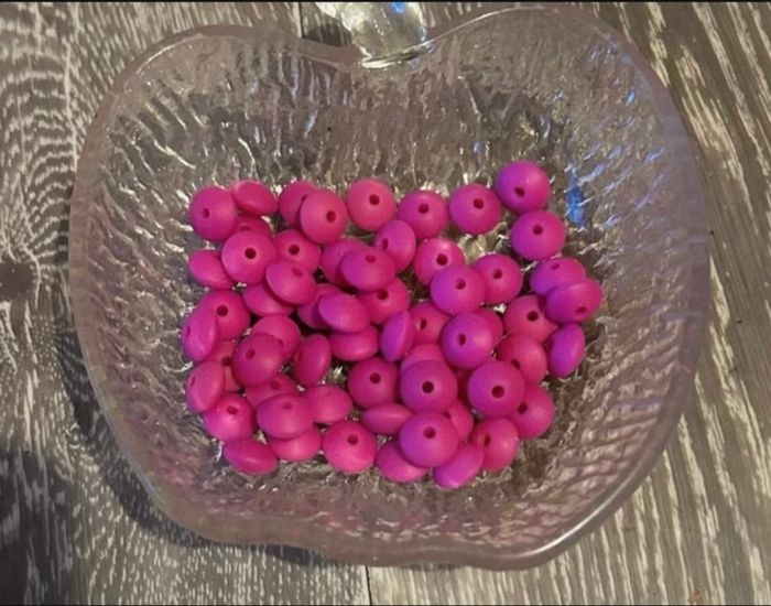 Perles plates fuchsia