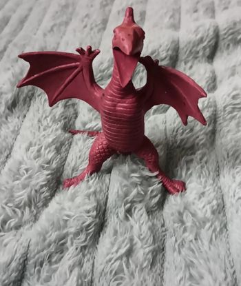 Figurine dragon bordeaux