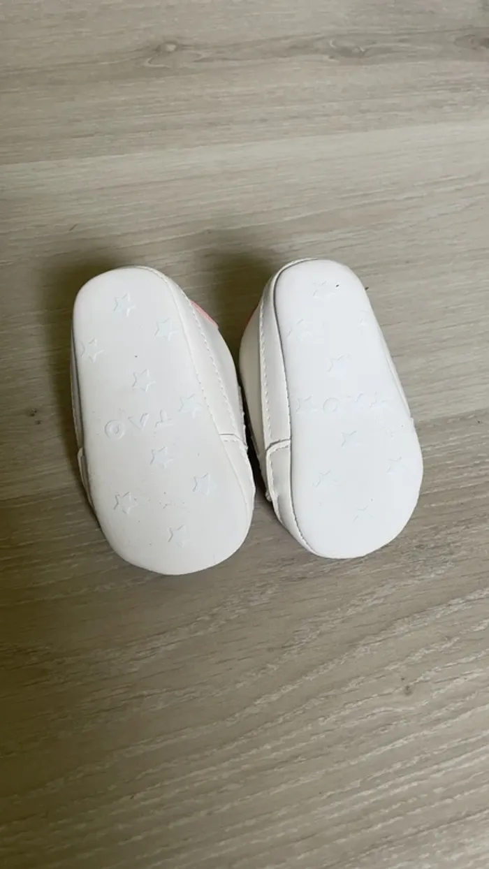 Chaussons 3-6 mois jamais portés - photo numéro 4