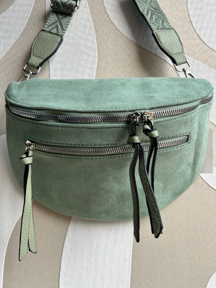 Sac banane  vert façon daim - photo numéro 2