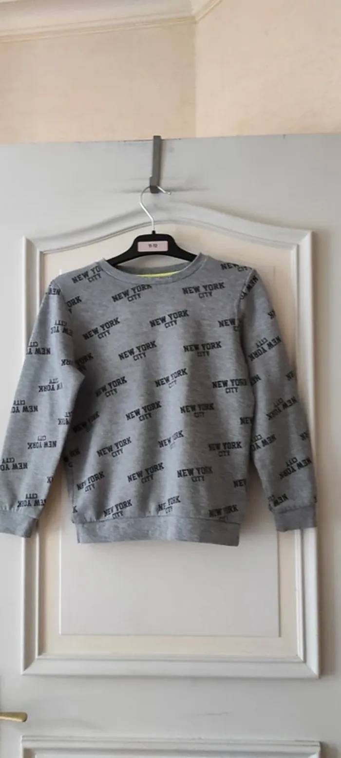 🐼 Sweat Primark 7-8 ans 128 cm  bon état 🐼