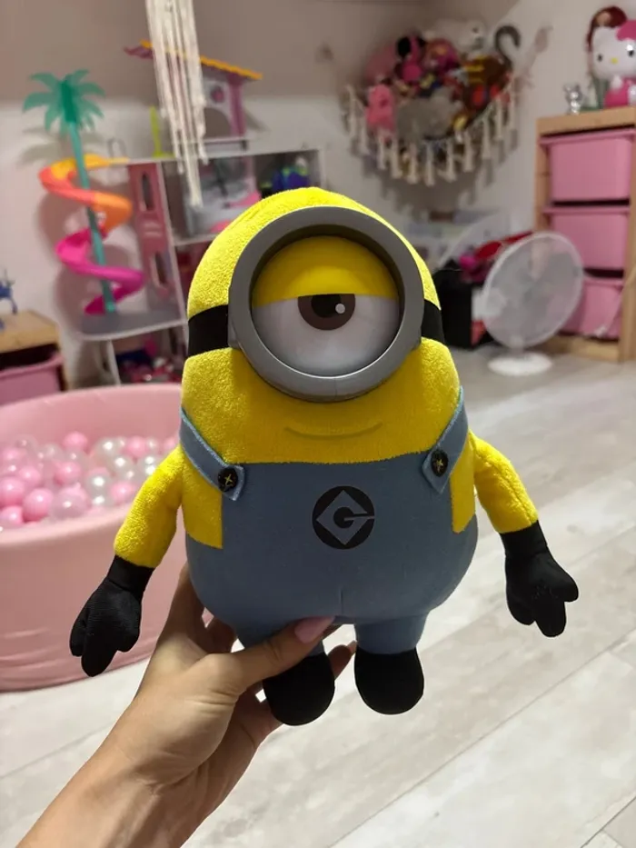 Peluche les minions neuf