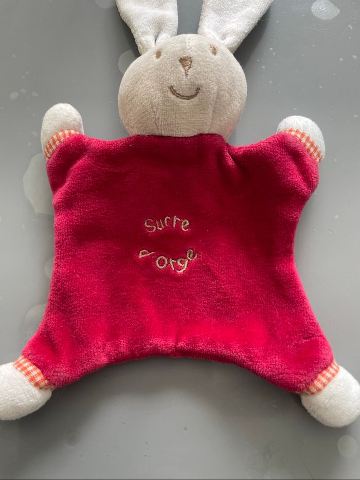 Petit doudou lapin Sucre d'Orge rouge et blanc très bon état - photo numéro 3