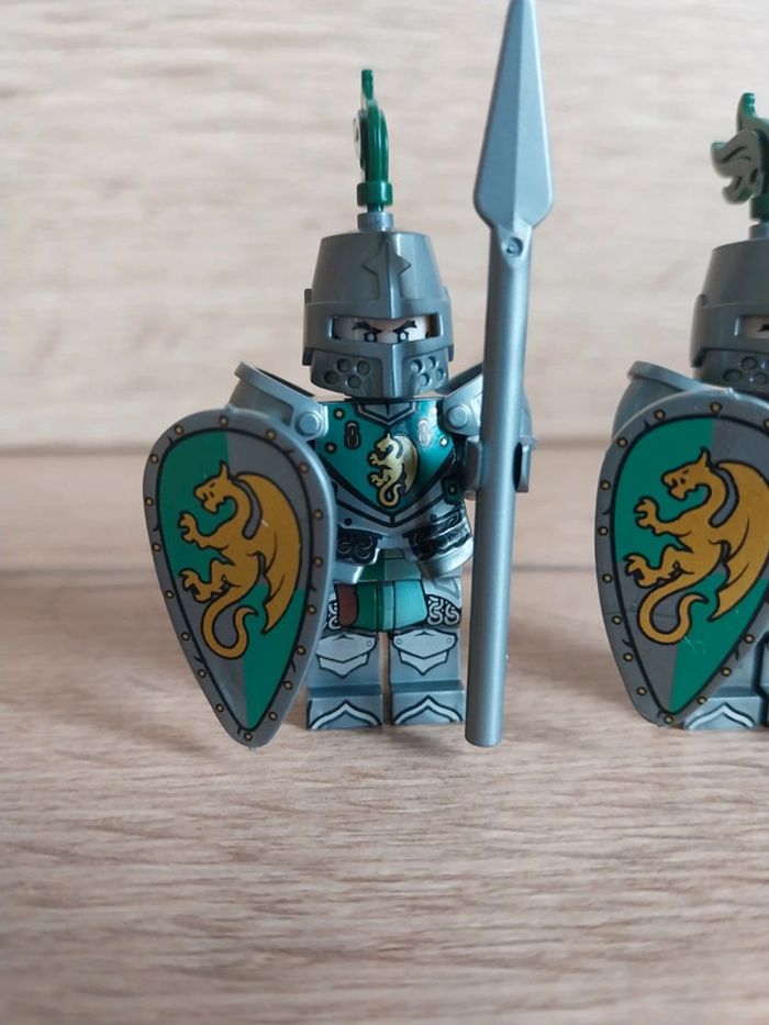 Figurines type lego 2 soldats chevaliers Dragons - photo numéro 2