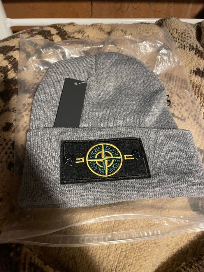 Bonnet stone island - photo numéro 3