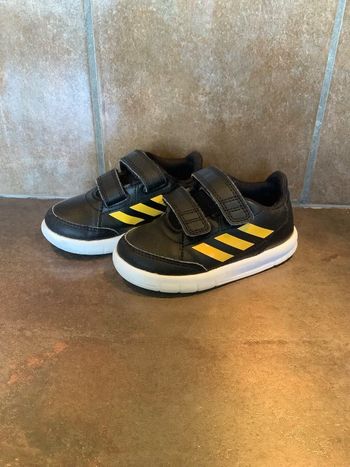 Chaussure Adidas 22