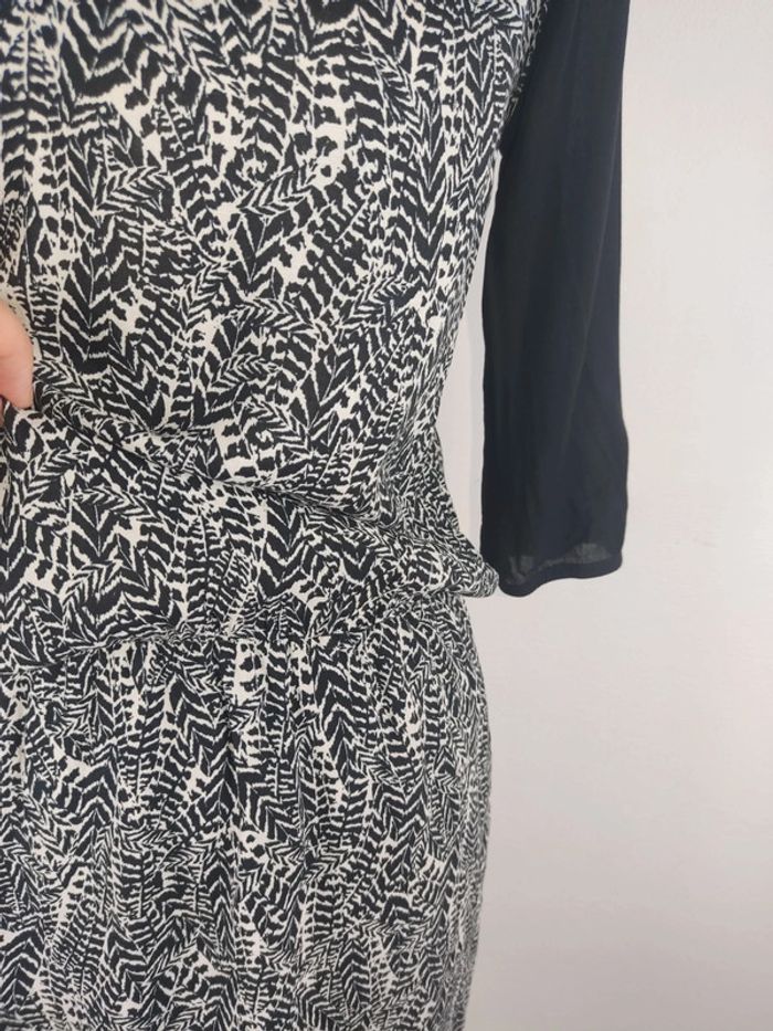 Robe mi-longue manches 3/4motif noir et blanc crème col argenté taille 36 Gemo - photo numéro 7