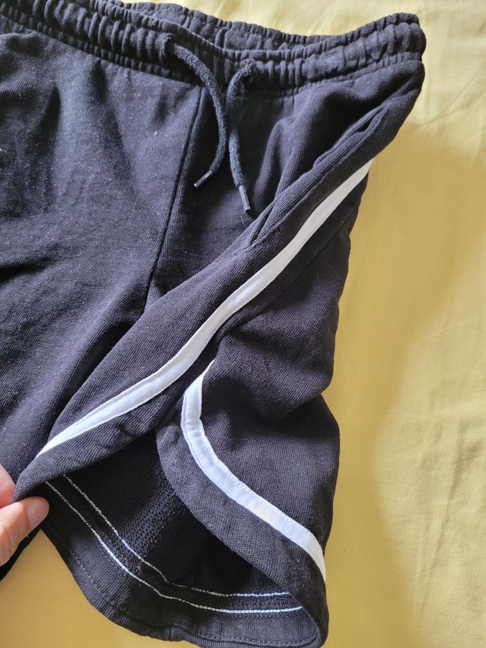 short noir jack&Jones 10ans (5e) - photo numéro 4