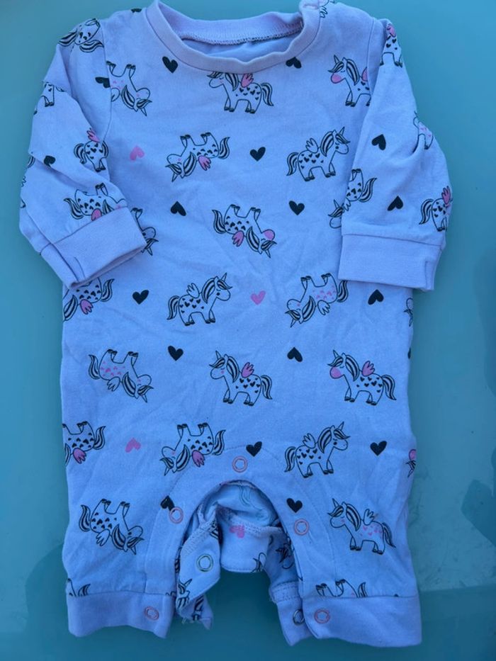 Bébé fille 3 mois – Doudoune Minnie + 7 pièces – 3€” - photo numéro 9
