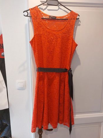 Robe Morgan Taille 40 couleur coquelicot très bon état avec ceinture intégrée