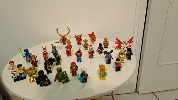 Lego figurines