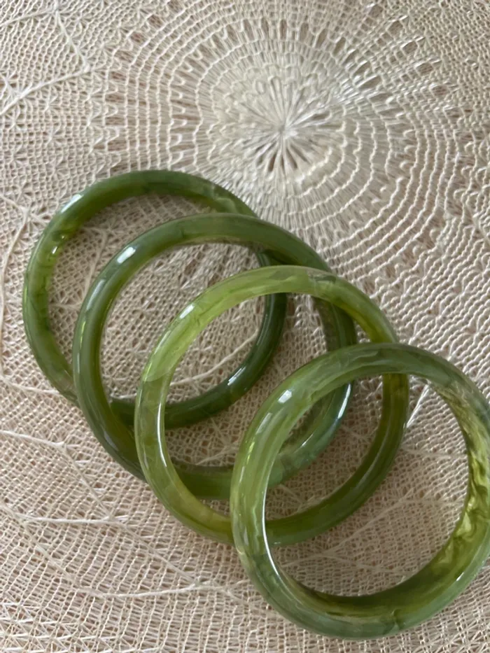Lot 4 bracelets acrylique verts