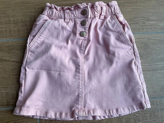 Jupe courte jean de Tape à l’œil vieux rose. 8 ans