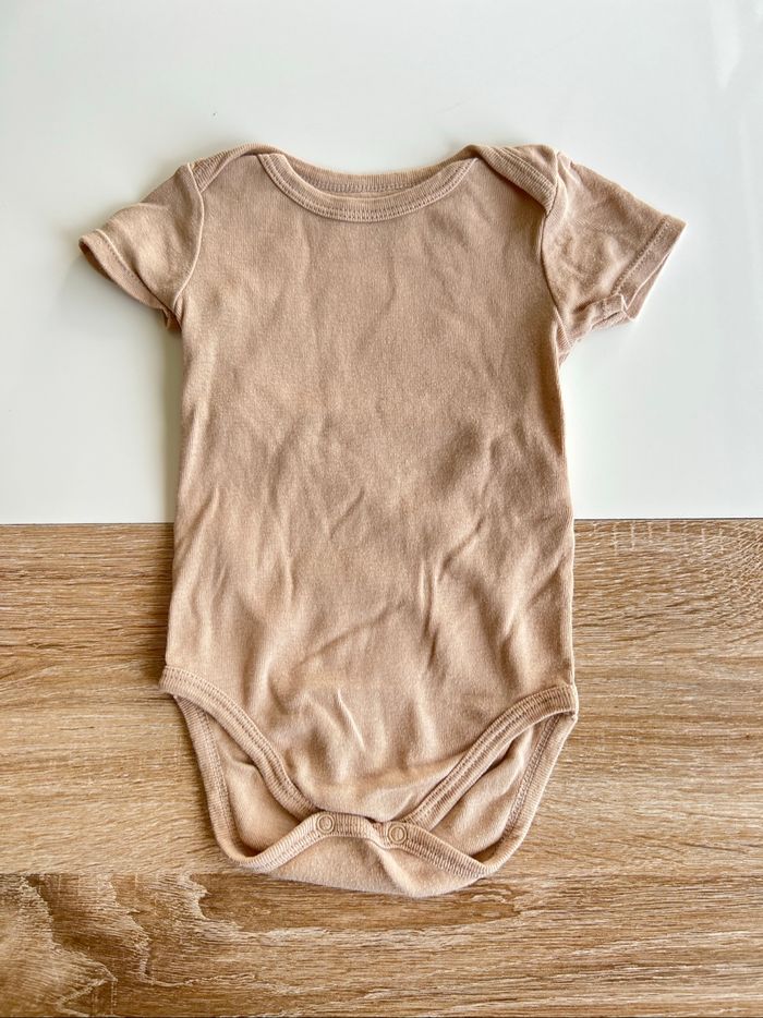 Lot bodies manches courtes fille 12 mois - photo numéro 4