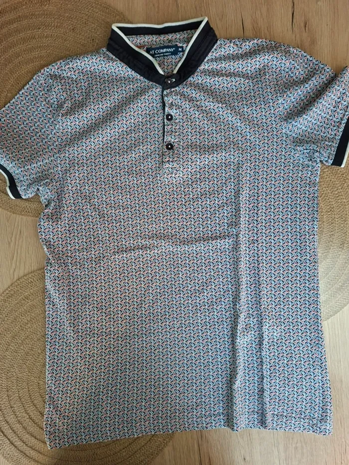 Polo Armand Thiery AT Company – Taille M – Motif géométrique bleu/orange
