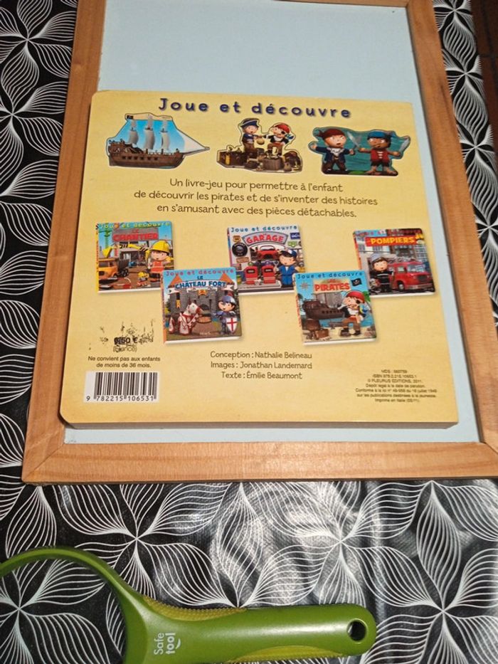 Livre puzzle joue et découvre les pirates - photo numéro 2
