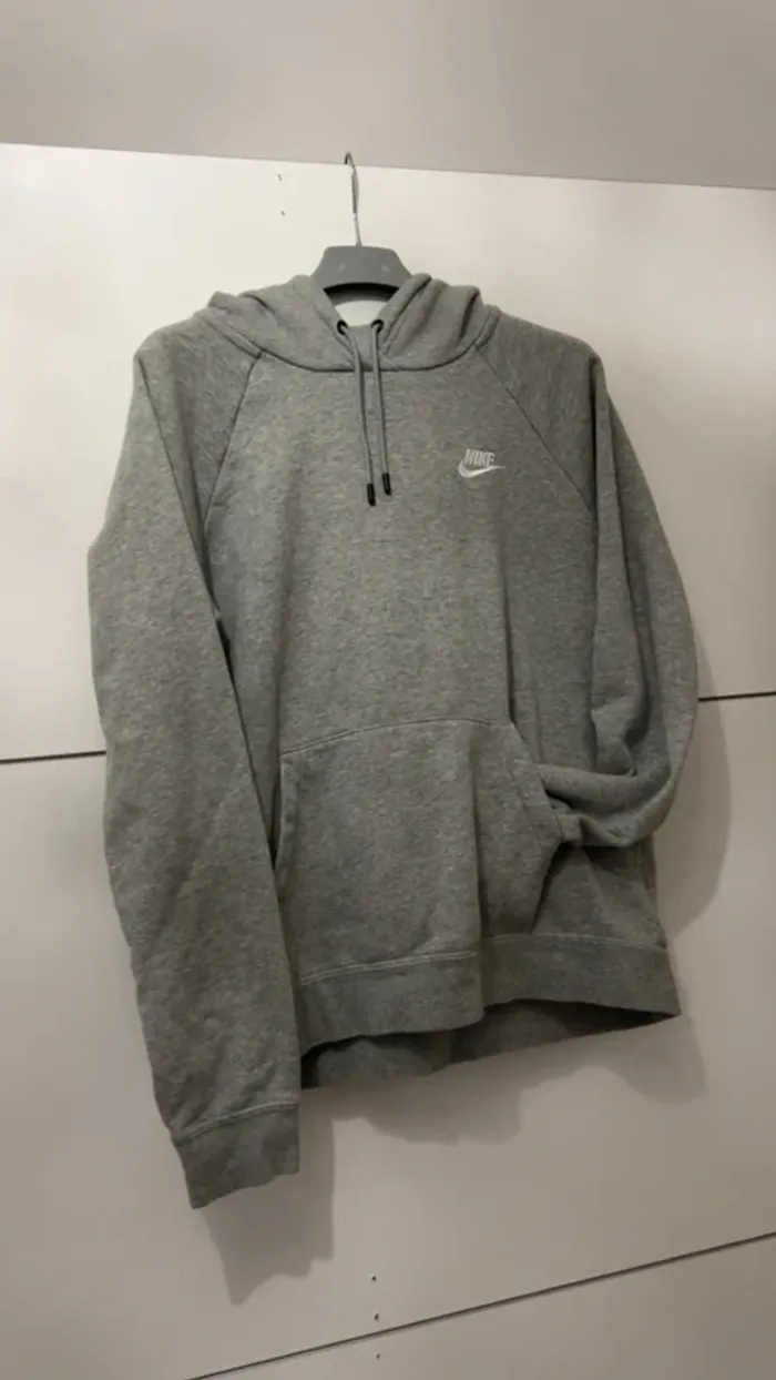 Sweat Nike gris taille M très bon état - photo numéro 2