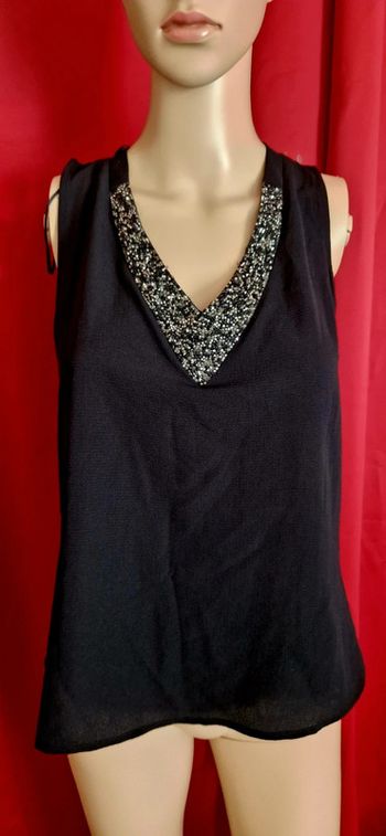 Haut noir col V taille 36 noeud dos dos nu