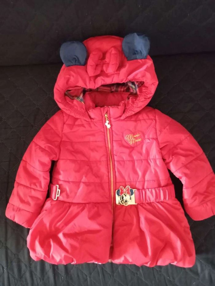 Beau manteau Minnie taille 12 mois.