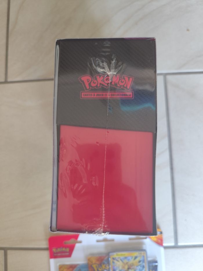 Lot ETB EV10 + tripack EV8 Rivalités Destinées Etincelles déferlantes cartes Pokémon Pikachu - photo numéro 3