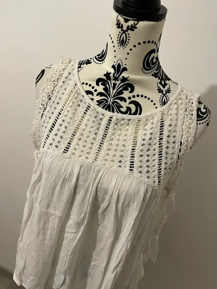 Débardeur blouse sans manche blanc ample crochet dentelle au col noeud coté Mango taille S - photo numéro 4