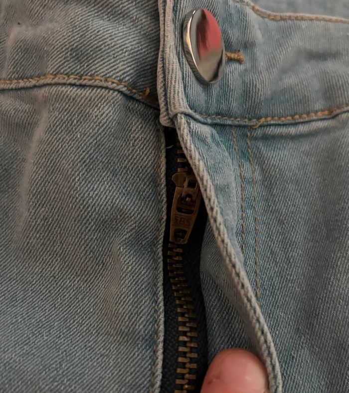 Jeans bleu clair troué - photo numéro 6