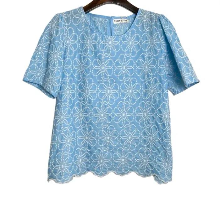 T shirt top bleu fleur blanc brodé