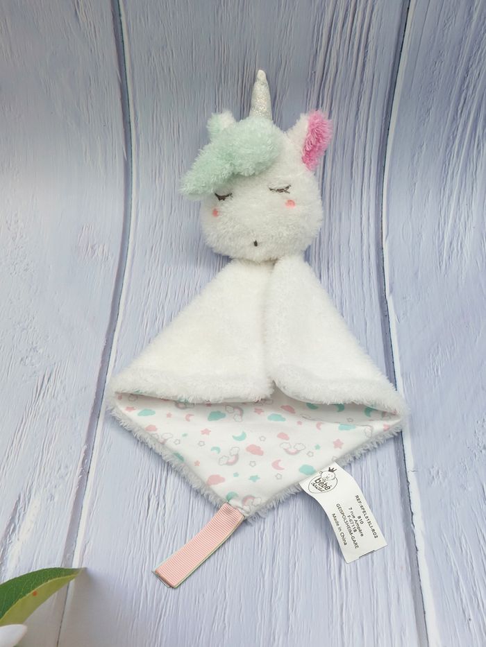 Doudou plat licorne blanc vert rose bébé douceur Babou grelot arc-en-ciel
