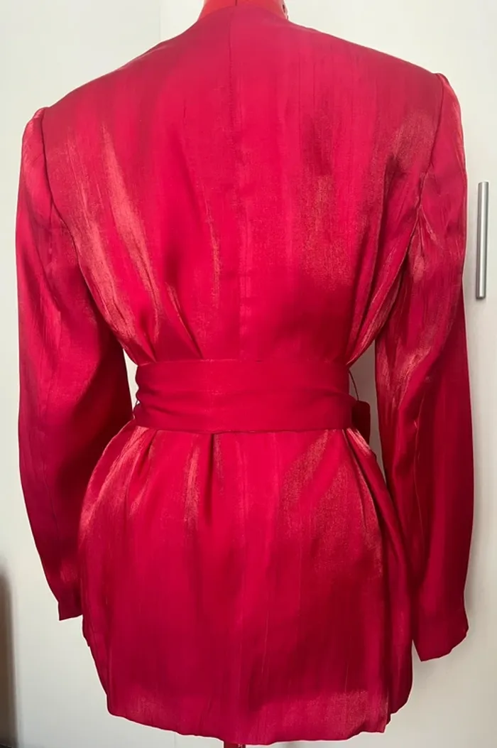 Blazer satiné ceinturé à épaulettes fuschia Zara - photo numéro 5