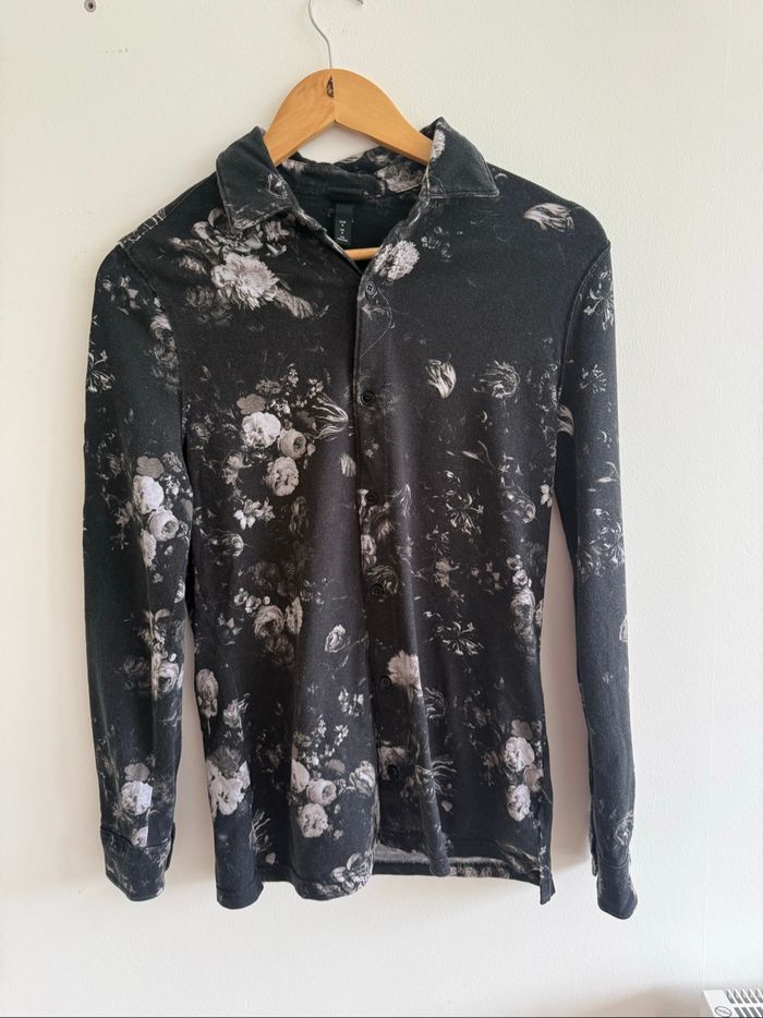 Chemise manches longues noir à motifs fleuri gris blanc H&M taille 36 S