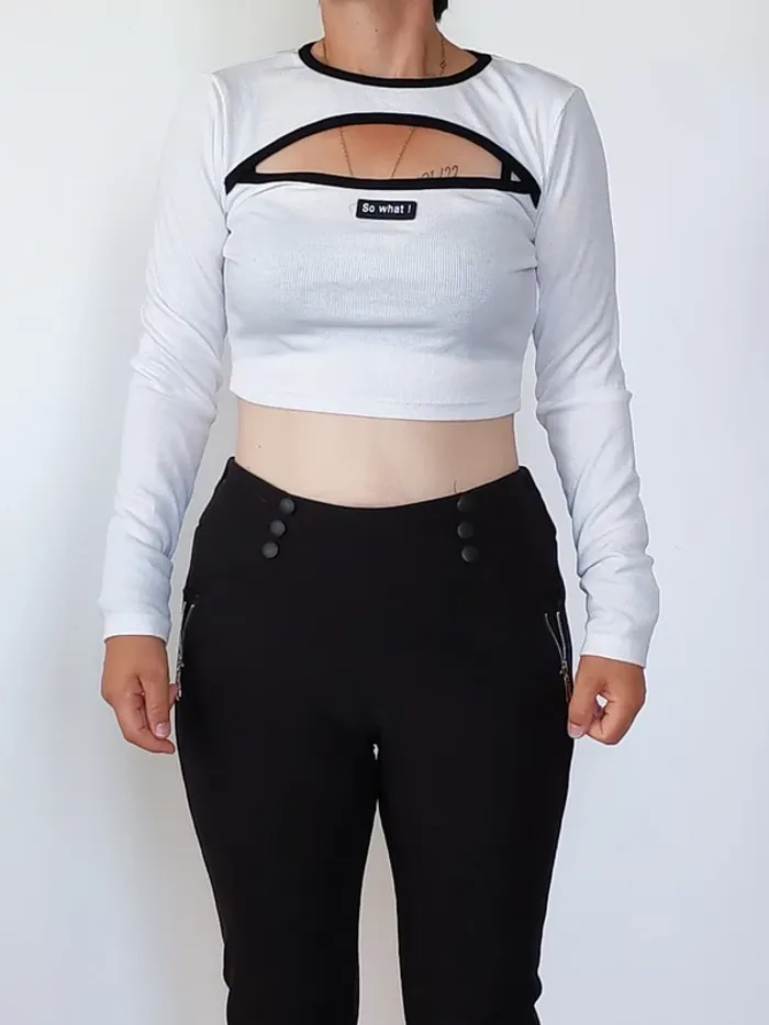 Crop top blanc à manches longues bordures noires découpe poitrine  Y2K –  T38 - photo numéro 2