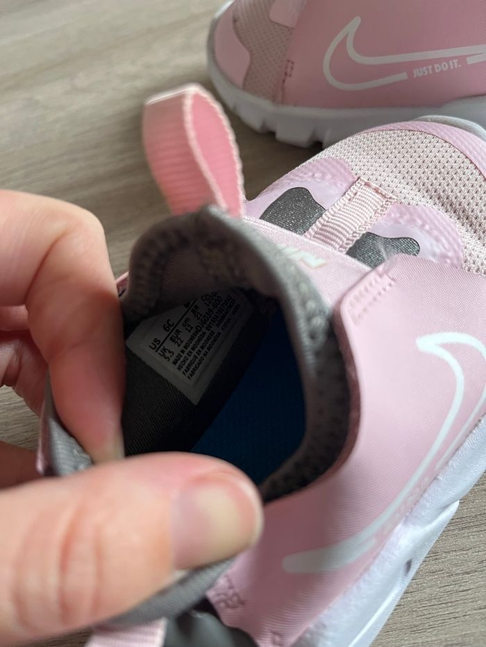 Baskets Nike pointure 22 - photo numéro 4