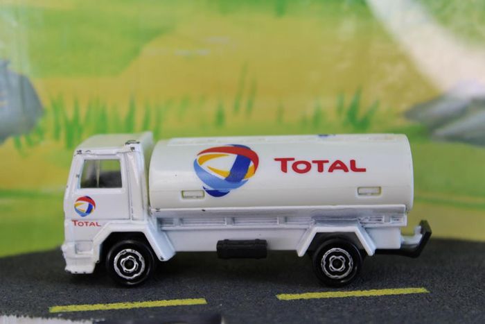 Majorette camion citerne Ford cargo - photo numéro 2