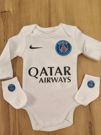 Ensemble bodie et chaussettes bébé foot cadeau de naissance paris psg