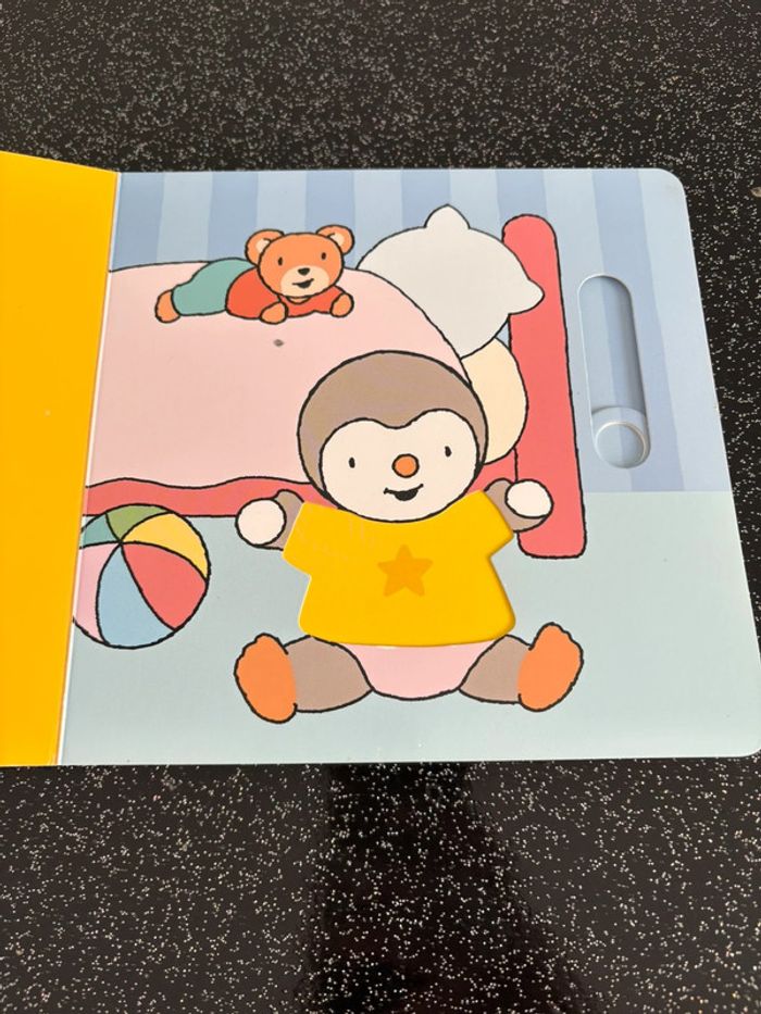 📚 Livre bébé “T’choupi s’habille” - Thierry Courtin - photo numéro 4