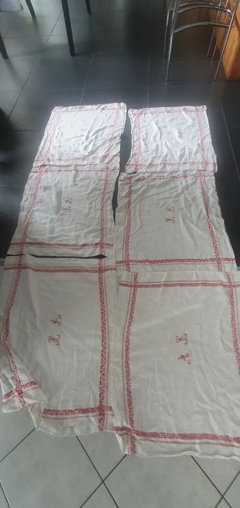 Lot (1) de 6 brodés