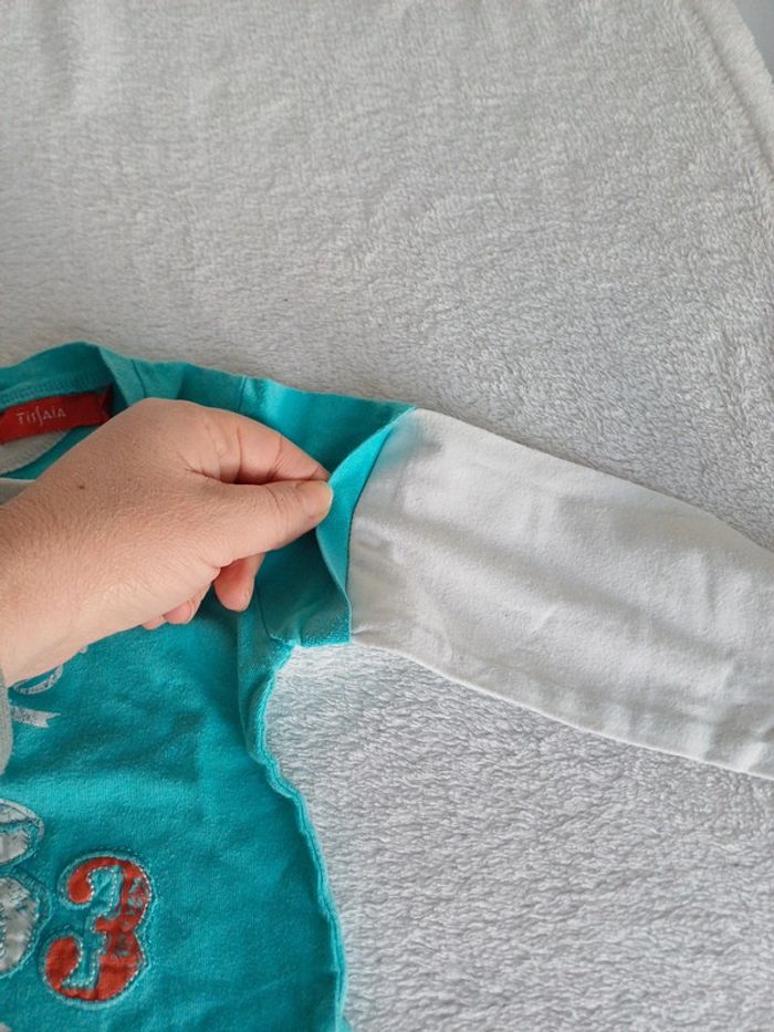 Tshirt turquoise et blanc 18 mois - photo numéro 3