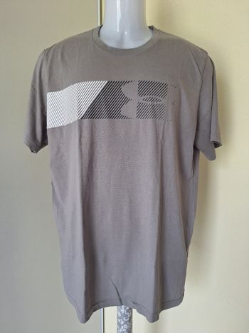 T-shirt taille L marque Under Armour couleur gris