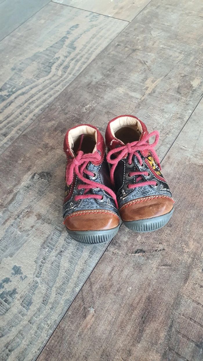 👦 chaussures gbb Taille 19 en très bon état - photo numéro 2