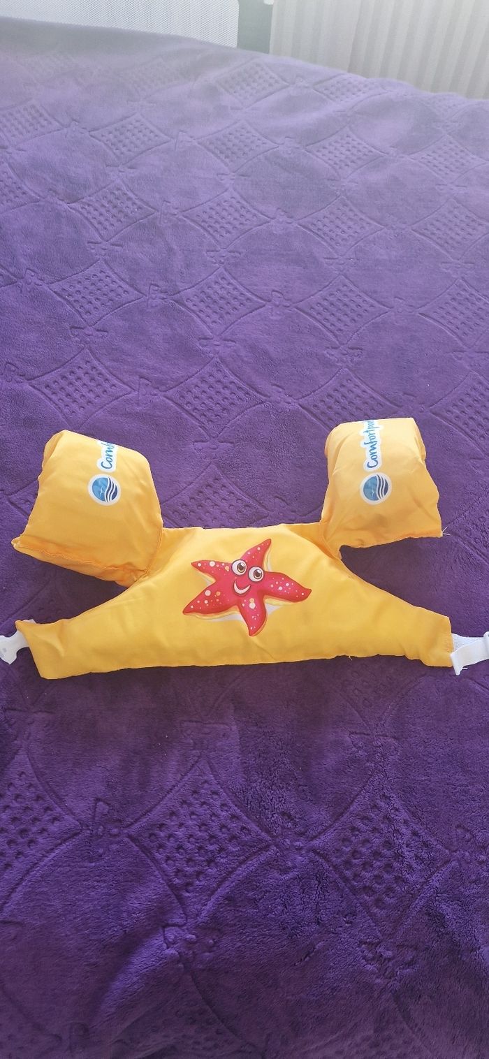 Brassards et gilet de natation combiné